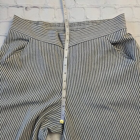 Max Studio wide leg cropped light weight flat front pants size M - Picture 5 of 12